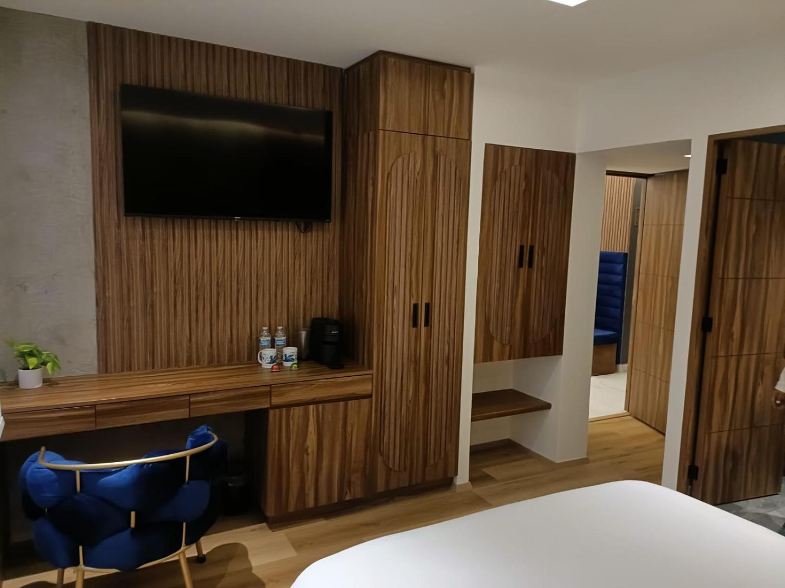 Hotel Eugenio Suetes Mexiko-Stadt Zimmer foto